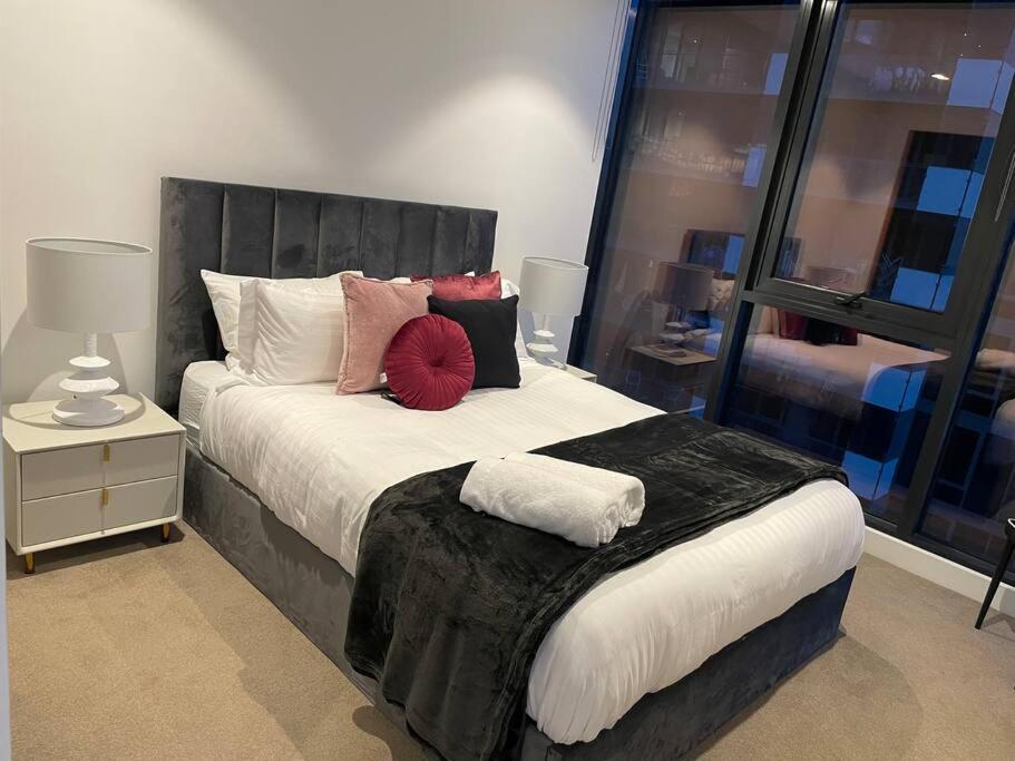 Modern 3 Bedroom Apartment In Southbank メルボルン エクステリア 写真