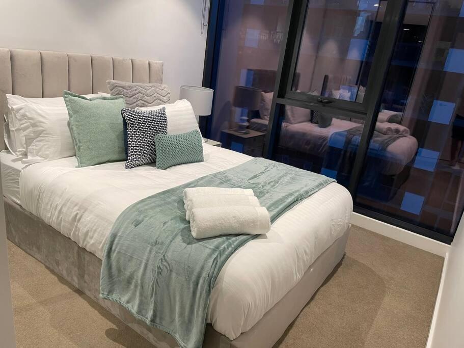 Modern 3 Bedroom Apartment In Southbank メルボルン エクステリア 写真
