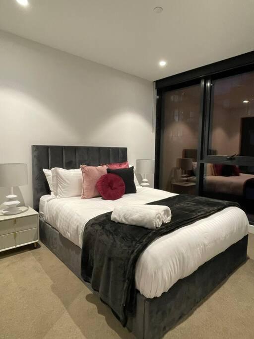 Modern 3 Bedroom Apartment In Southbank メルボルン エクステリア 写真