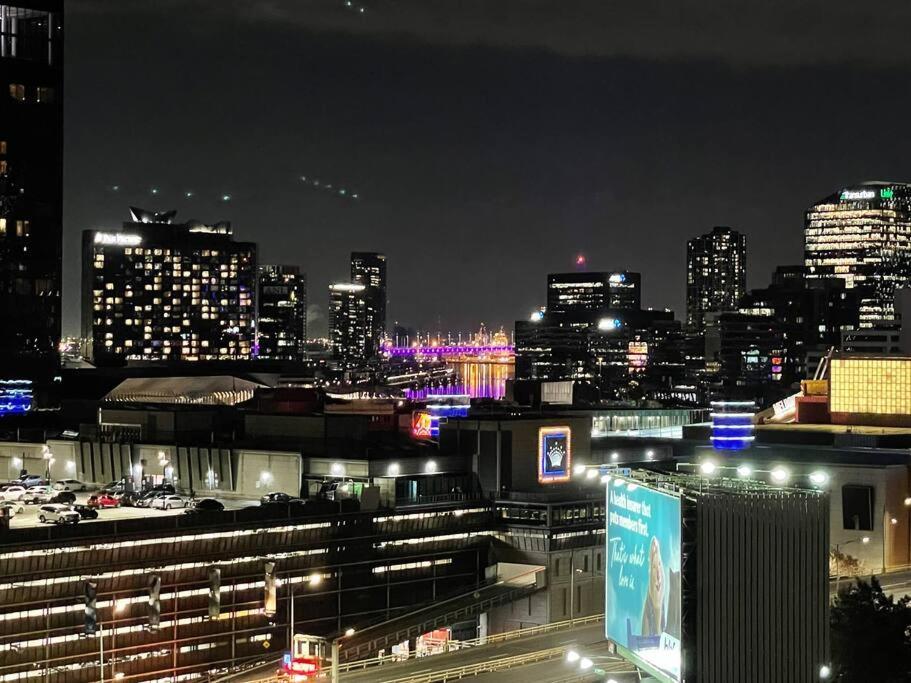 Modern 3 Bedroom Apartment In Southbank メルボルン エクステリア 写真