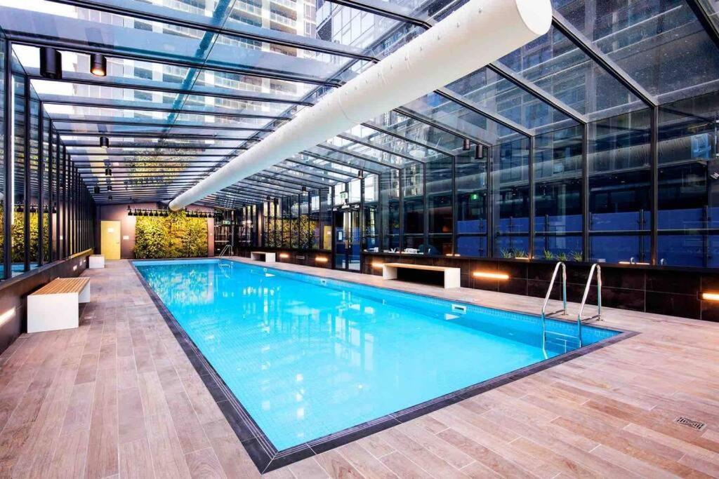 Modern 3 Bedroom Apartment In Southbank メルボルン エクステリア 写真